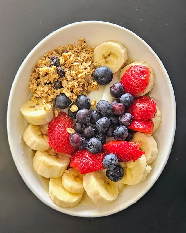 Healthy Ogi breakfast bowl with fresh fruits